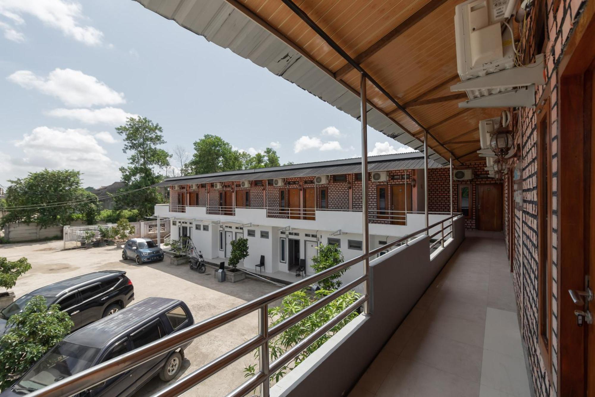 Reddoorz Syariah Near Jakabaring Sport City Palembang Exterior foto
