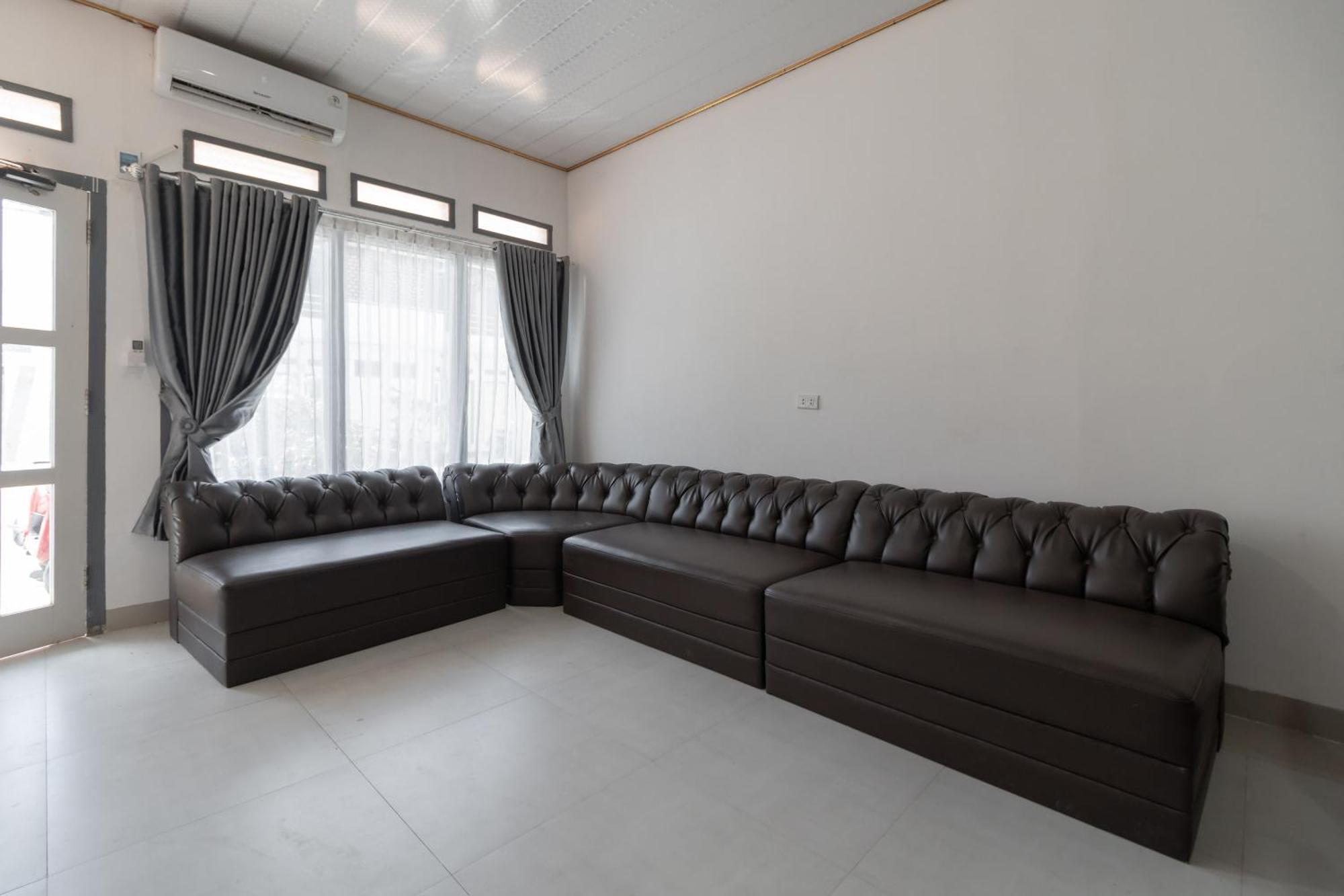 Reddoorz Syariah Near Jakabaring Sport City Palembang Exterior foto