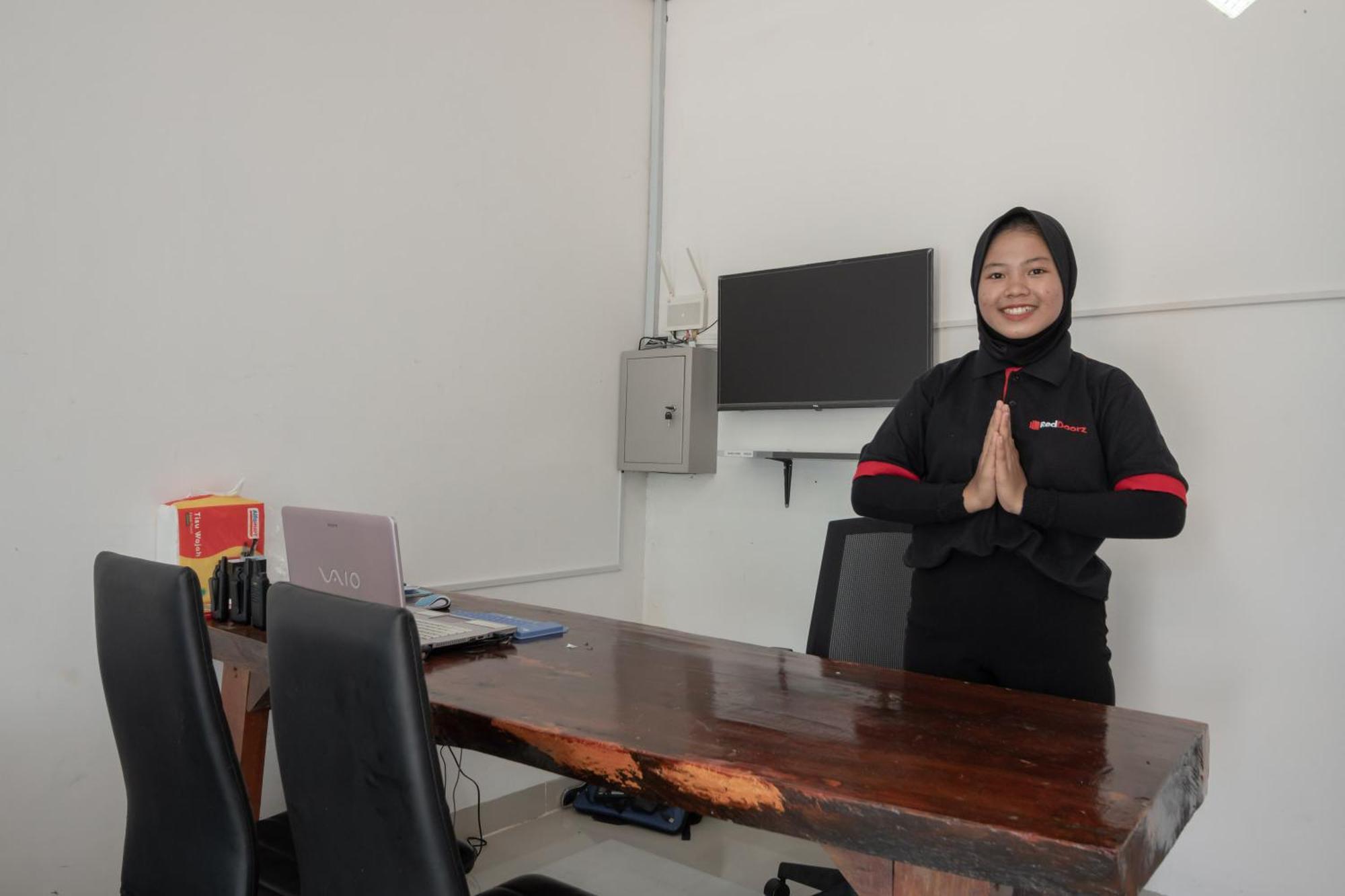 Reddoorz Syariah Near Jakabaring Sport City Palembang Exterior foto