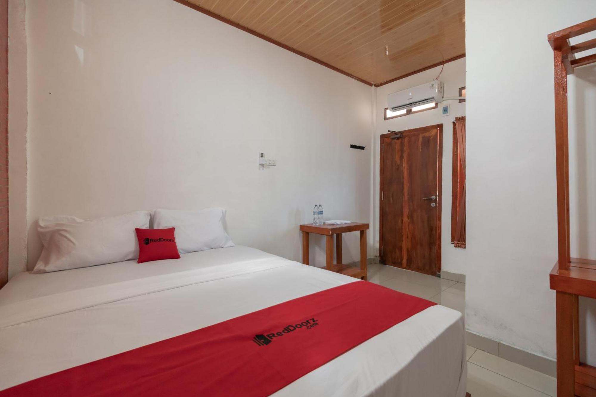 Reddoorz Syariah Near Jakabaring Sport City Palembang Exterior foto